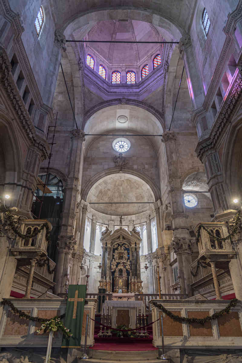 Croacia - Sibenik 06 - catedral de Santiago.jpg